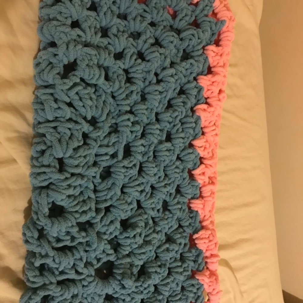 Homemade crocheted baby blanket or throw blanket - Picture 1 of 1